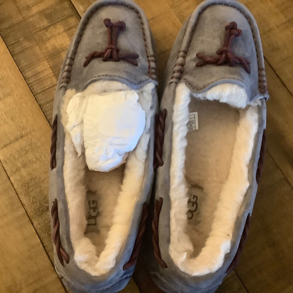 UGG Brett Wool Lined Moccasin Slipper Sz.8
